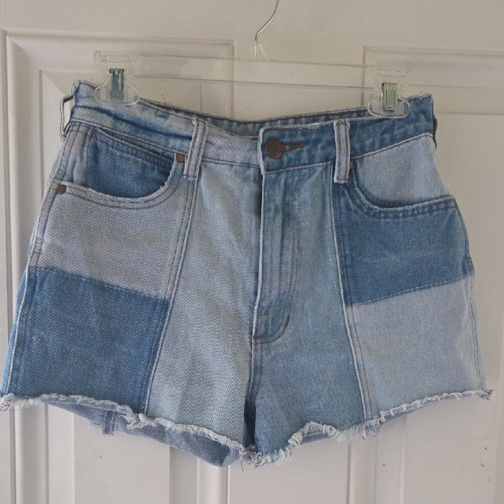 Wrangler Blue Jean Shorts Distressed Cut-Off Style